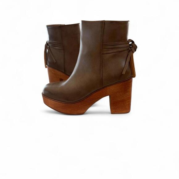 NEW IN BOX Beast Fashion from Buckle boots - Picture 2 of 8